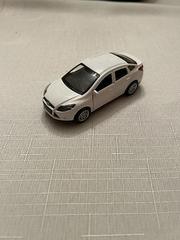 Oyuncaqlar: Ağ rəngli metal oyuncaq avtomobil modeli - Korpus: tökmə metal — 1