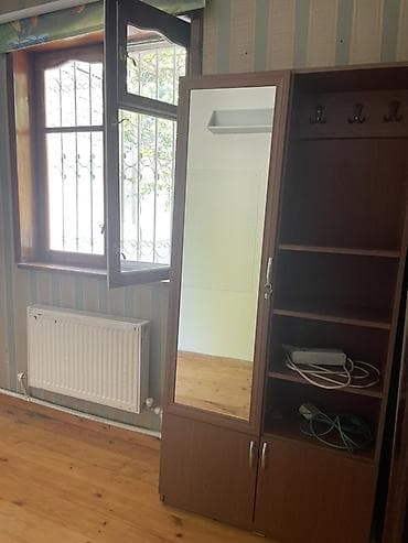 Комнаты: Bakıxanovda həyət evi kirayə verilir.3 otaqdır .4 nəfərlik ailə üçün — 4