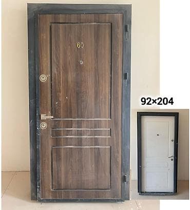 Seyf qapı 220 Azn.2 ədəddir. Çox az istifadə olunub, heç bir problemi