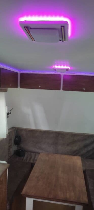 maşın üçün qoşqu: KARAVAN sifarişlə. Istirahətiniz üçün tam şərait var . 12 volt — 9