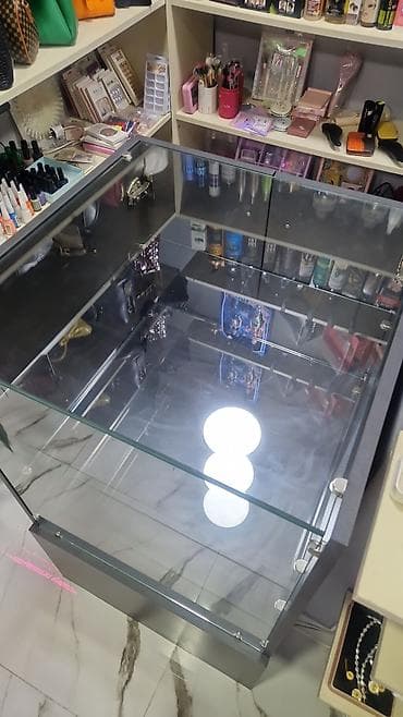 dəmir vitrin: Qapalı dolab vitrini, İşlənmiş, Ünvandan götürmə — 4