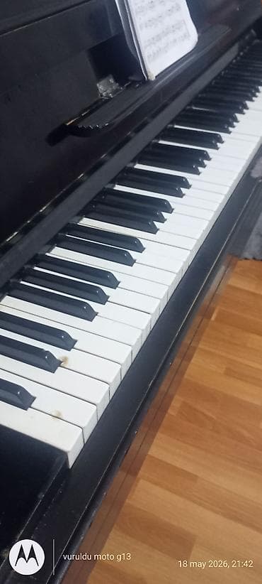 ucuz gitara: Piano – qara rəngdə korpus, klassik dizayn. MODELİ ,Kuban" Texniki — 7