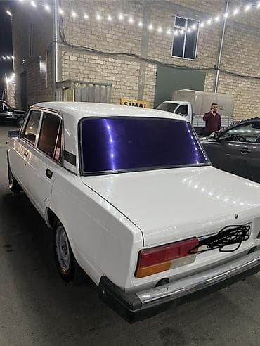 qaz 69 satilir: VAZ 2107 sedan – ağ rəng Xüsusiyyətlər: - Kuzov: 4 qapılı sedan, arxa — 4