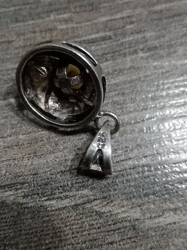 gumuş kulon: Gümüş kulon – turkuaz mərkəz daşlı, markazit bəzəkli Qiymet barede — 10