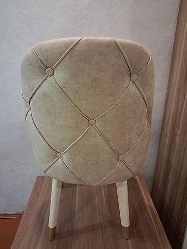 Столы: Təsvir: - Yumşaq parça ilə üzlənmiş, bej rəngli rahat oturacaq və — 1