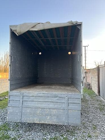 mercedes masinlari: Yükdaşıma üçün hazır, tentəli “qutu” kuzovu olan yüngül yük maşını — 4