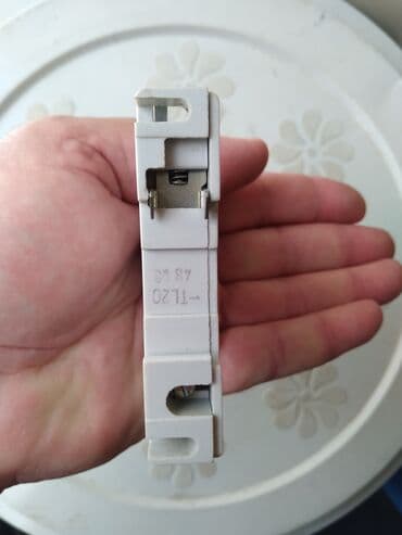 Elektrik avtomatlar: Elektrik avtonatı. Cəmi 5 ədəddir. 1 ədədinin qiyməti 1 AZN. 5 ədədi — 3