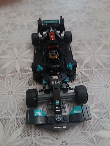 mozaika oyuncaq: LEGO Speed Champions – Mercedes-AMG Petronas Formula 1 yarışı — 1