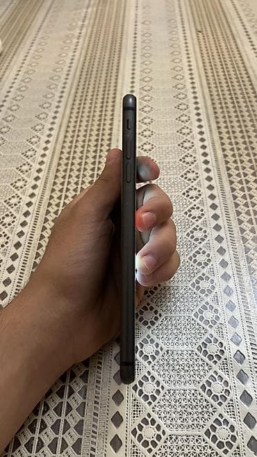 phone 8 plus: IPhone 8 Plus, 64 GB, Black Titanium — 4