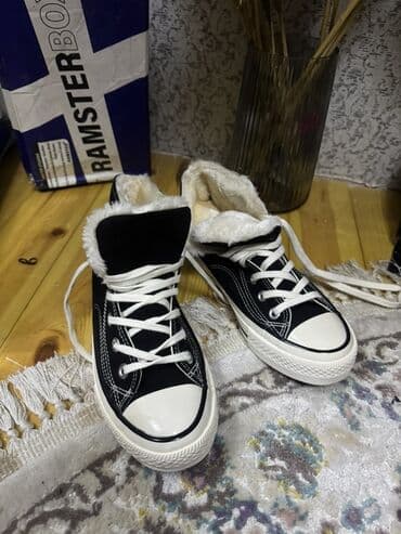 ecco biom qadın krossovkaları: Qışlıq içi tüklü krossovka - Model: yüksək boğaz, klassik qara-ağ — 1