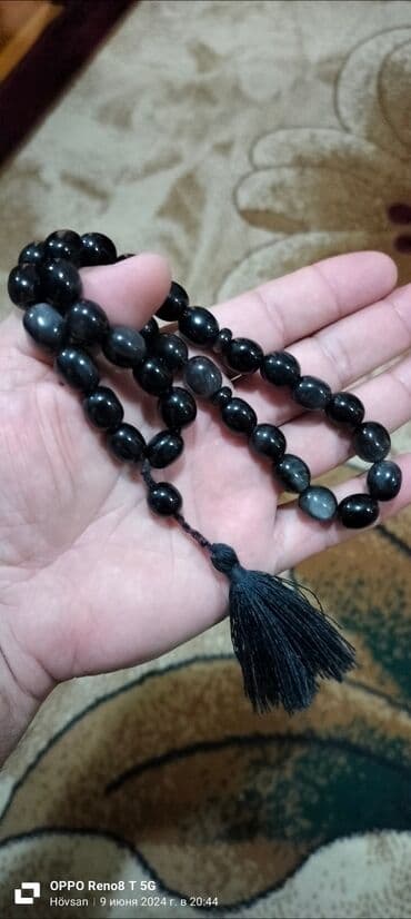 Qara muncuqlu təsbeh - Material: parlaq qara tonlarda yumru-oval