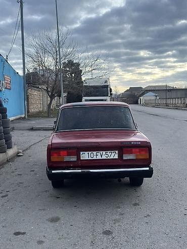 Автозапчасти: VAZ 2107 sedan - Korpus: 4 qapılı sedan, tünd qırmızı rəng, klassik — 3