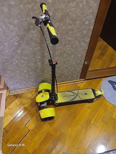 Самокаты: MIKAWEI brendli 3 təkərli skuter - Rəng: sarı-qara - Geniş ön cüt — 1