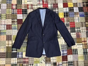 is formasi: Tünd göy rəngdə, incə zolaqlı kişi pencəyi. Xüsusiyyətlər: - Klassik — 1