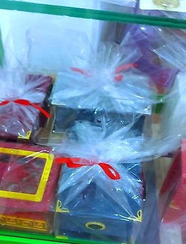 qizil alan: Hazır Ətir biznesi satılır. Kondinsaner, mebellər, vitrinlər — 7