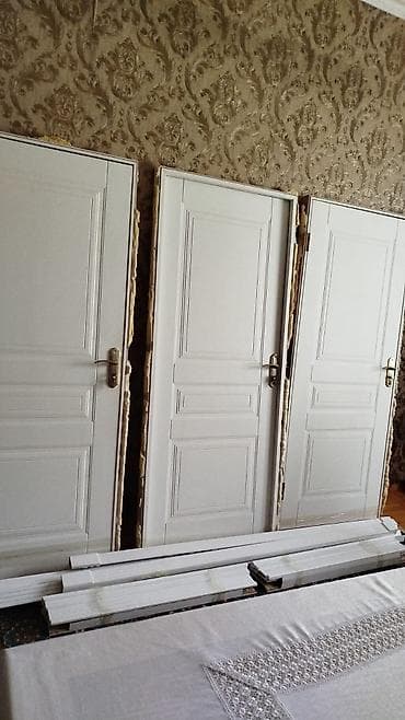 Sandıqlar: Otaq qapisi 3 eded 205/90 Ela veziyyetde zamok açar petle naliçnik — 1