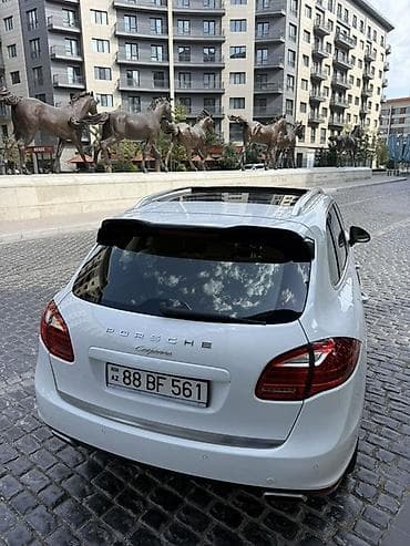 Porsche Cayenne üçün premium interyerli SUV. Avtomobilin salonu bej — 8