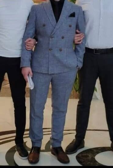 kisi pencekleri: Açıq boz rəngdə, ikiqat düyməli kostyum. Kostyum həm şalvar, həm də — 1