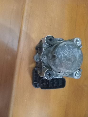 zapçast az: Toyota RAV4 2002 – üstən çıxma orijinal ehtiyat hissələri. Mövcud — 4
