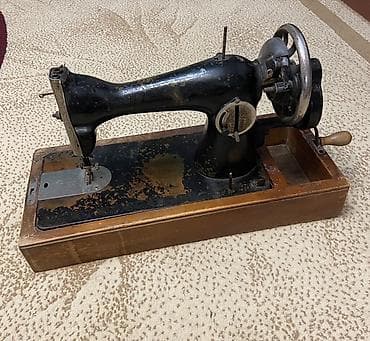 Mexaniki tikiş maşını – əl qolu ilə işləyən klassik model