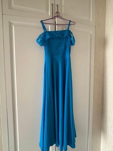 Mavi rəngdə zərif qadın məxməri/şifon abiye don.Sifarişlə tikilib.Cəmi lalafo.az -da Mavi rəngdə zərif qadın məxməri/şifon abiye don.Sifarişlə tikilib.Cəmi