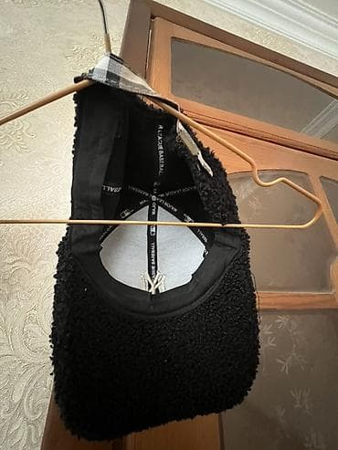 Baş geyimləri: Qışlıq papaq-kepka - Rəng: qara - Material: yumşaq boucle/tüklü parça — 3