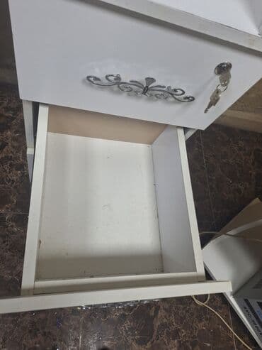 Çəngəllər: İşlənmiş, Manikür üçün masa, Güzgüsüz — 4