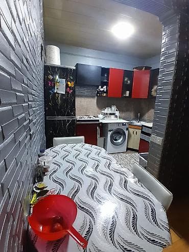 9 mkr: 3 otaqli menzil 28ci mehellede yaninda 2 nomreli kohne dogum evi,2 ve — 5