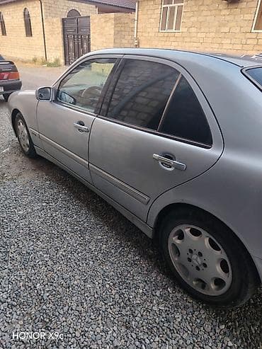 afdamabiler: Mercedes-Benz E-Class (W210), gümüşü rəng. - Kuzov: sedan, OEM — 4