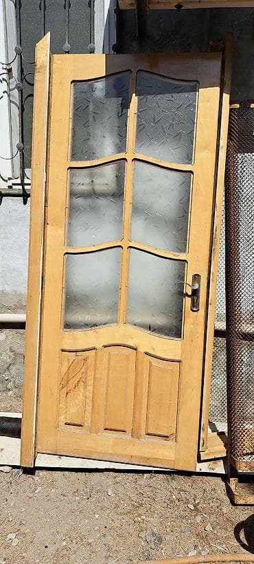 islenmis qapi satiram: Ağac qapı – şüşəli dizayn - Material: təbii ağac karkas - Üst hissə — 1