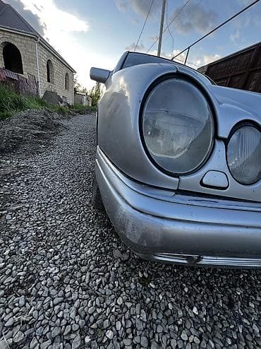 mercedes e class: Mercedes-Benz 240: 2.3 l | 1996 il Sedan — 2