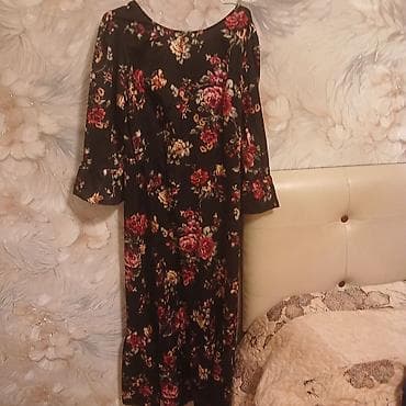 Qadın paltarı dəsti 1) Qara əsaslı çiçək naxışlı uzun don - Uzun