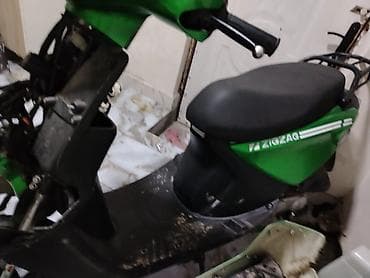 moped satiram: Yaşıl rəngli F4 ZigZag skuter. Texniki və xüsusiyyət təsviri: - — 1