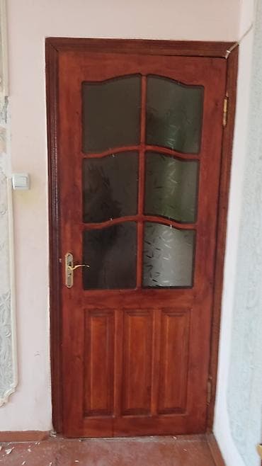 Standart ölçülü taxta qapılar 4 ədəd mövcüddur