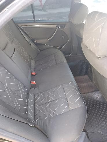 Mercedes-Benz 240: 2.4 л | 1998 г. Седан — 2