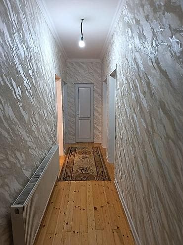 binə savxozda ev: Qobu polis bölməsinin arxası 3 + 1 otaq heyet evi . Tam təmirli — 2