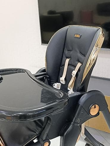 Kidilo uşaq yemək stulu - Rəng: qara, qızılı detallarla - Təkərlidir