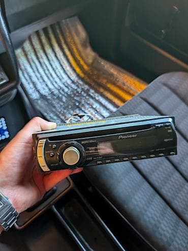 Pioneer 2920MP. AUX Disk islekdi.Teze kimidi hec bir problemi yoxdu