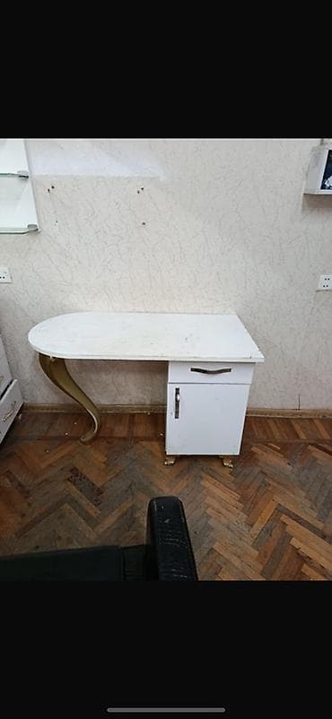 usdol usdul: İşlənmiş, Saş kəsimi üçün masa, Güzgülü — 2