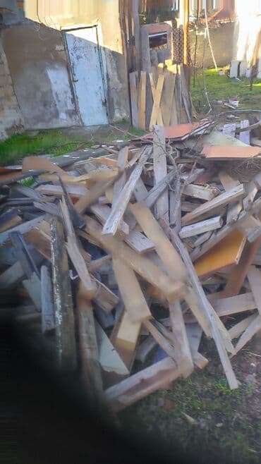 yolka agaci satisi: Ocaq/isitmə üçün doğranmış taxtaparcaları. İcində hər cür taxtalar — 10