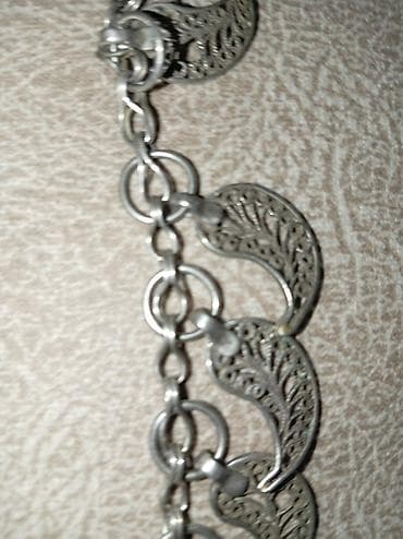 gümüş sep qadın: Gümüş rəngli bəzəkli boyunbağı Milli Buta, çox qədimidir - Material — 5