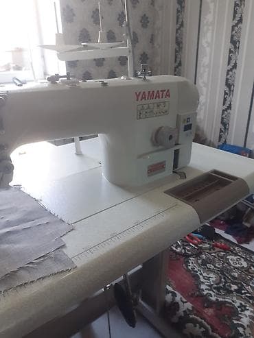 düz tikiş: Yamata FY8700B sənaye tikiş maşını və masa komplekti - Brend/model — 2