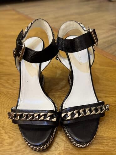 женские босоножки на танкетке: Ölçü: 35, rəng - Qara, İşlənmiş — 1