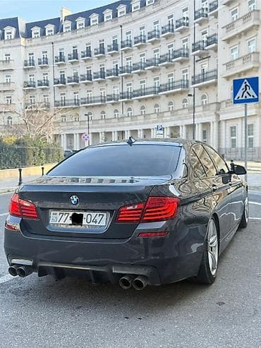 traktor satisi: BMW 5 Series (F10) sedan – M paketli görünüş və zəngin təchizat — 3