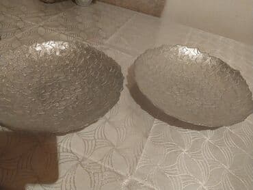 pon pon yumurtası: Meyve ve ya sirniyyat qabi dest islenmiyub coxdanindi zerli pariltili — 1