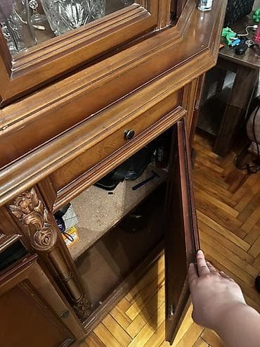plastik dolabı: Klassik üslubda iri vitrin-bufet. - Material: massiv ağac və — 4