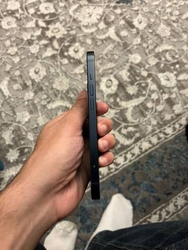 apple se 4: IPhone 13, 128 GB, Qara, Face ID — 6