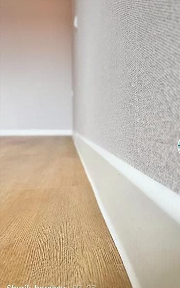 Плинтусы: Plastik plintus. 2 mərtəbəli evdən çıxıb. 1 ildən az müddətdir — 1