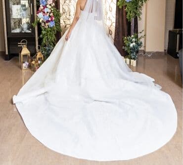 Gelinlik Türkiyede alinib, 1 defe qeyinilib, ximçistkaya verilib, ela