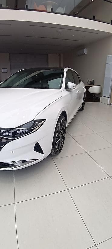 Hyundai Grandeur – ağ rəng, sedan, R19 ikirəngli yüngül lehimli